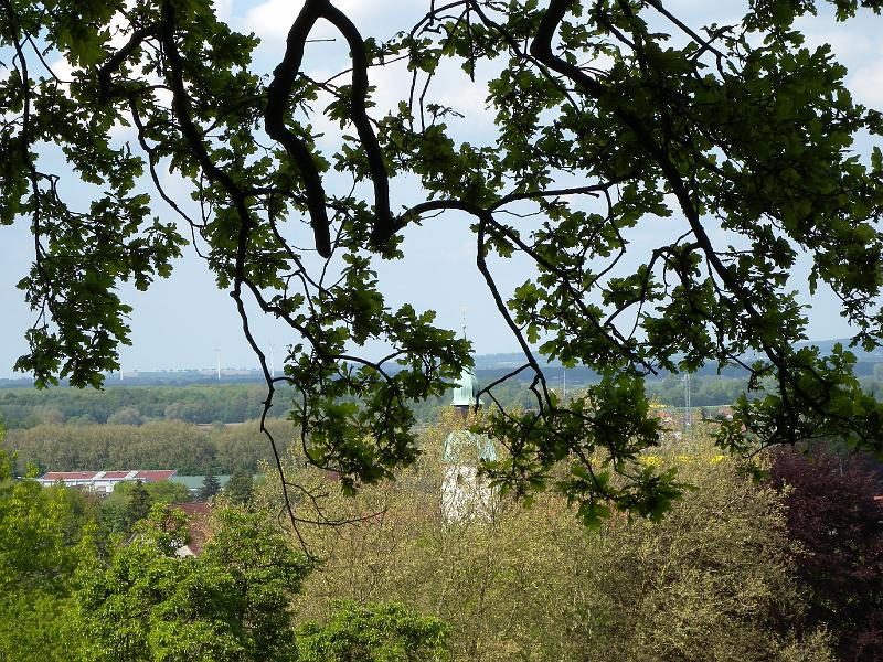 DSCN4797.jpg - Ausblick von der "Himmelsterasse" im Kurpark aus, die auch von der kath. Kirche für Veranstaltungen im Rahmen der Landesgartenschau genutzt wird.